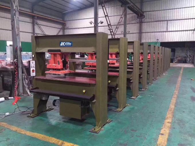 Hydraulic Footwear Plane Cutting Machine , Semi Automatic Swing Arm Cutting Machine 2